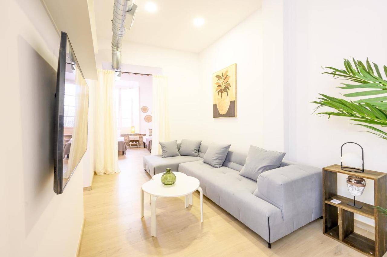 Modern 3 Bedroom, City Center With Patio & High Ceilings By 10Tosea Málaga Eksteriør billede