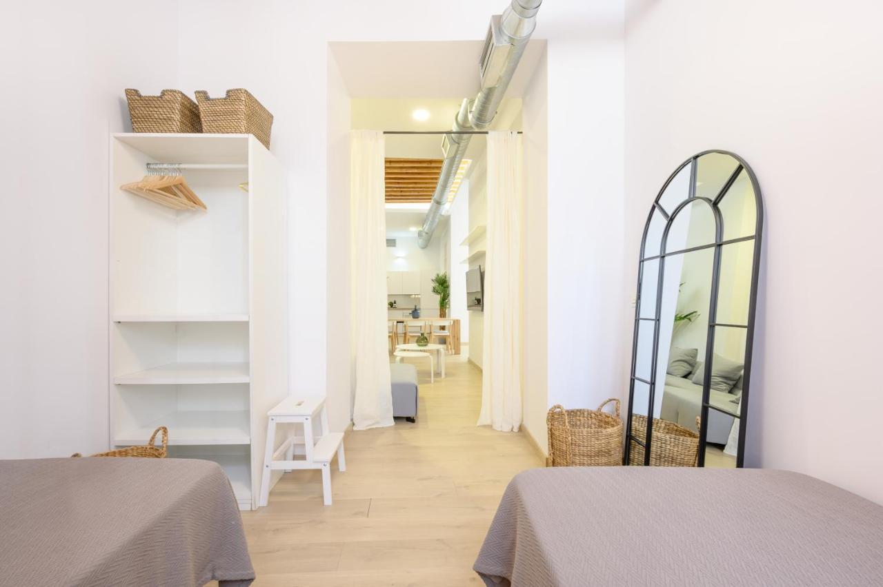 Modern 3 Bedroom, City Center With Patio & High Ceilings By 10Tosea Málaga Eksteriør billede