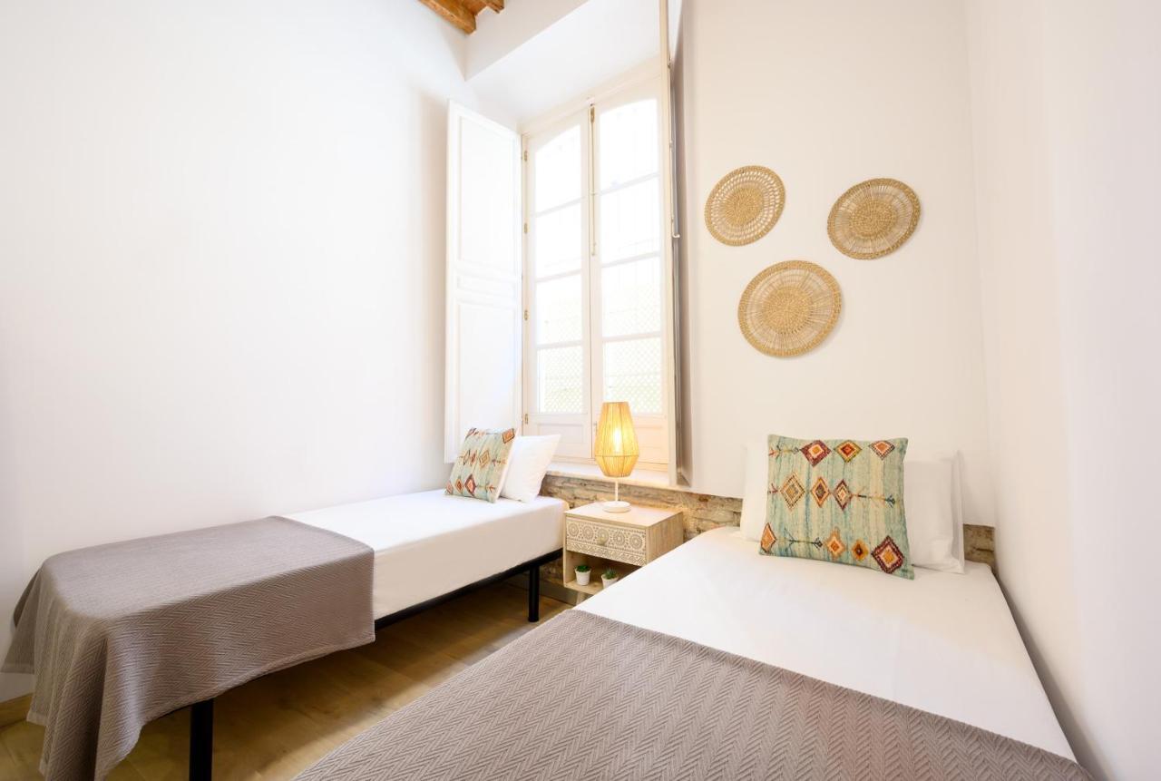 Modern 3 Bedroom, City Center With Patio & High Ceilings By 10Tosea Málaga Eksteriør billede