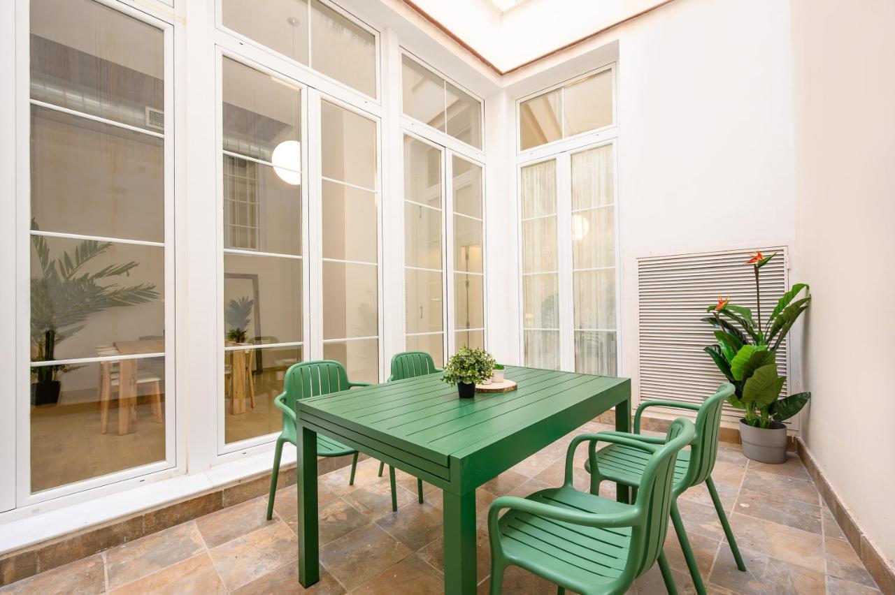Modern 3 Bedroom, City Center With Patio & High Ceilings By 10Tosea Málaga Eksteriør billede